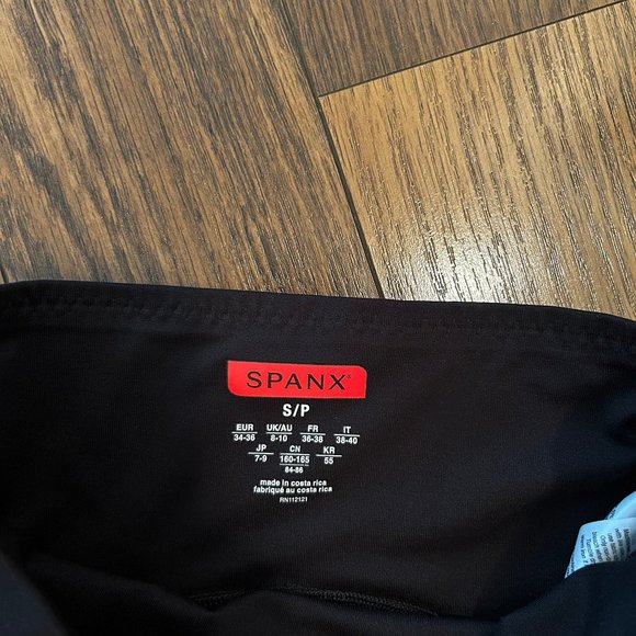 SPANX Black Compression Under Garment Shape Wear - Cropped Pants - Picture 2 of 13